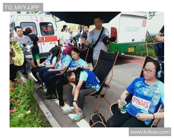 清纯美女足球明星的魅力与实力并存,展现青春风采与运动激情 清纯美女足球明星的魅力与实力并存,展现青春风采与运动激情