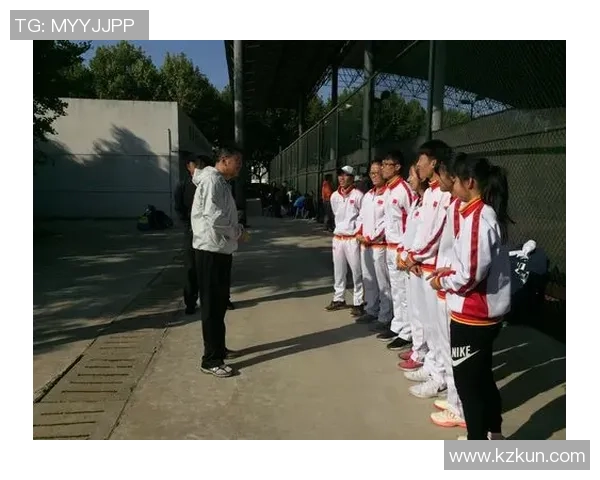 成都网球队耐力训练的深度分析与提升策略探讨